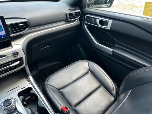 Used 2022 Ford Explorer XLT w/ Equipment Group 202A AWD/4WD image 26