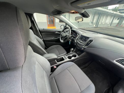 Used 2019 Chevrolet Cruze LT image 25