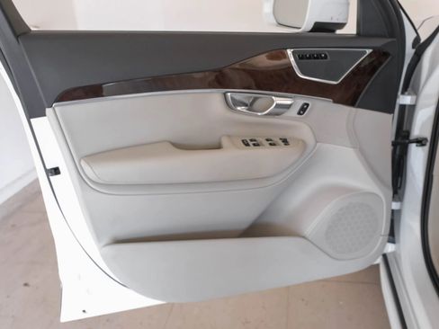Used 2019 Volvo XC90 T5 Momentum image 45