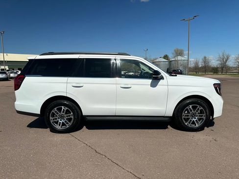 Used 2025 Ford Expedition Active AWD/4WD image 36