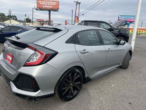 Used 2018 Honda Civic Sport image 5