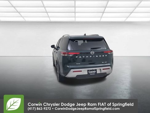 Used 2025 Nissan Pathfinder SL image 12