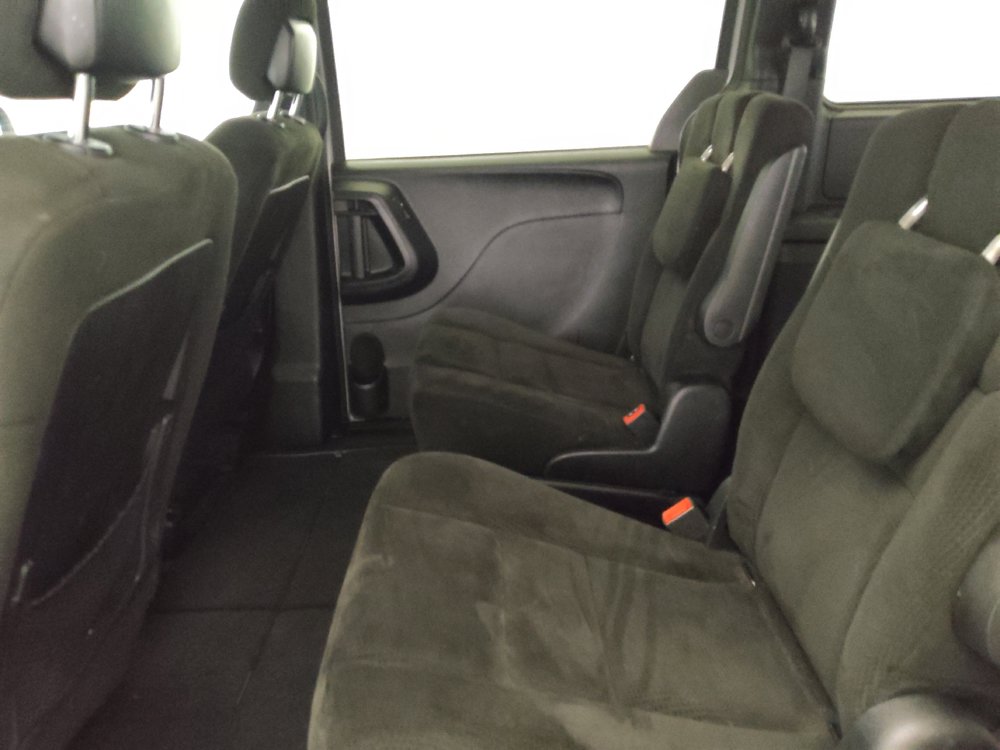 Used 2016 Dodge Grand Caravan SE FWD image 18