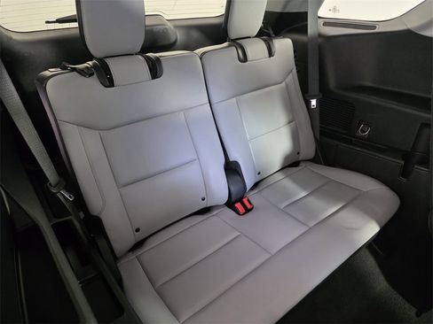 Used 2021 Ford Explorer XLT w/ Equipment Group 202A image 27