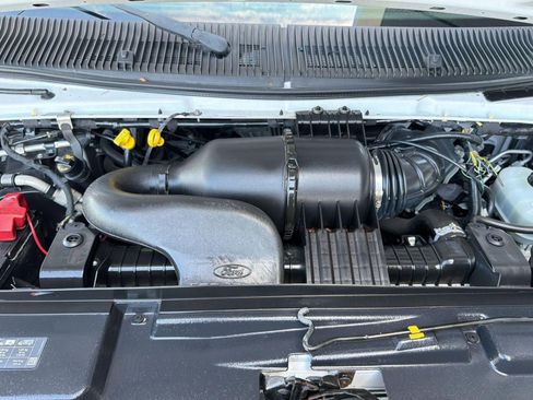Used 2018 Ford E-350 and Econoline 350 Super Duty RWD image 32