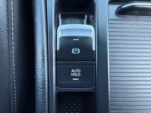 Used 2015 Volkswagen Golf R 4-Door image 27