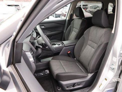 Used 2024 Nissan Rogue SV image 9