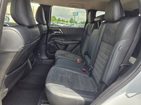 Used 2025 Mitsubishi Outlander AWD image 26
