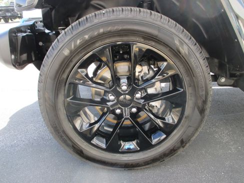 Used 2023 Jeep Wrangler Unlimited Sahara w/ Cold Weather Group image 9