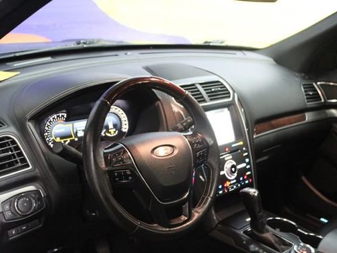 Used 2018 Ford Explorer Platinum AWD/4WD image 15
