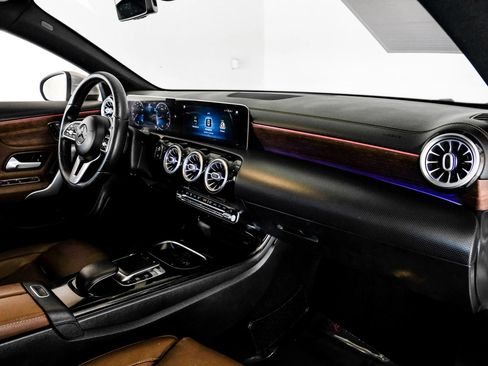 Used 2020 Mercedes-Benz CLA 250 image 12