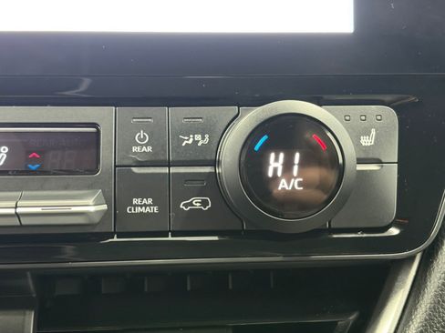 Used 2025 Toyota Grand Highlander AWD image 29
