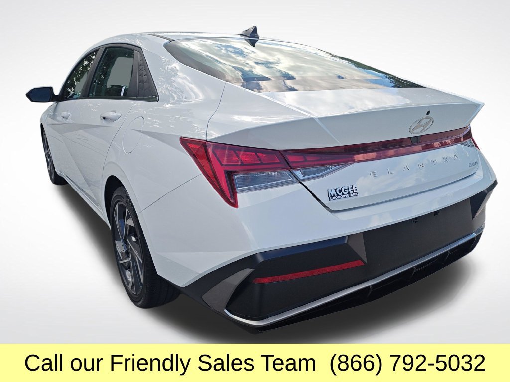 Used 2025 Hyundai Elantra Limited FWD image 3
