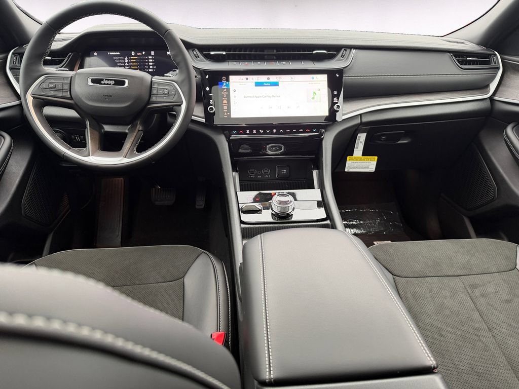 New 2026 Jeep Grand Cherokee Altitude AWD/4WD image 10