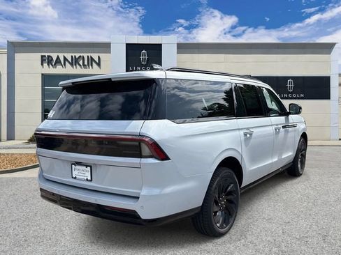 New 2026 Lincoln Navigator L Reserve AWD/4WD image 7