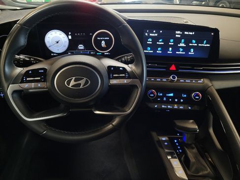 Used 2025 Hyundai Elantra SEL FWD image 22