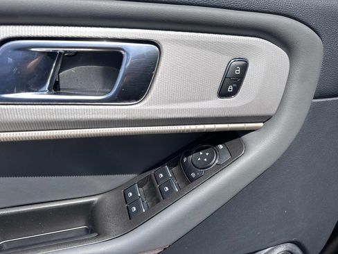 Used 2025 Ford Explorer Active w/ Active Comfort Package RWD image 19
