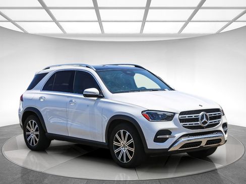 Used 2024 Mercedes-Benz GLE 350 4MATIC image 4