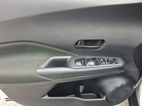 Used 2019 Nissan Kicks S image 13