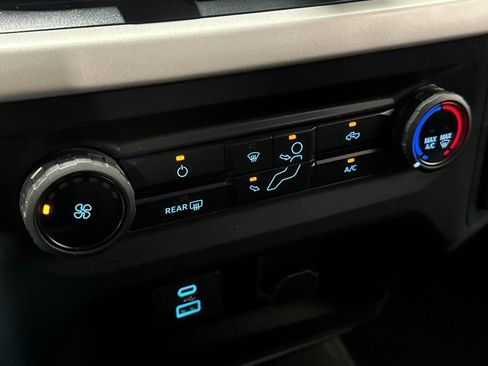 Used 2022 Ford F150 XLT image 38