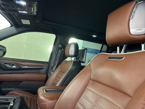 Used 2023 GMC Yukon XL Denali Ultimate image 11