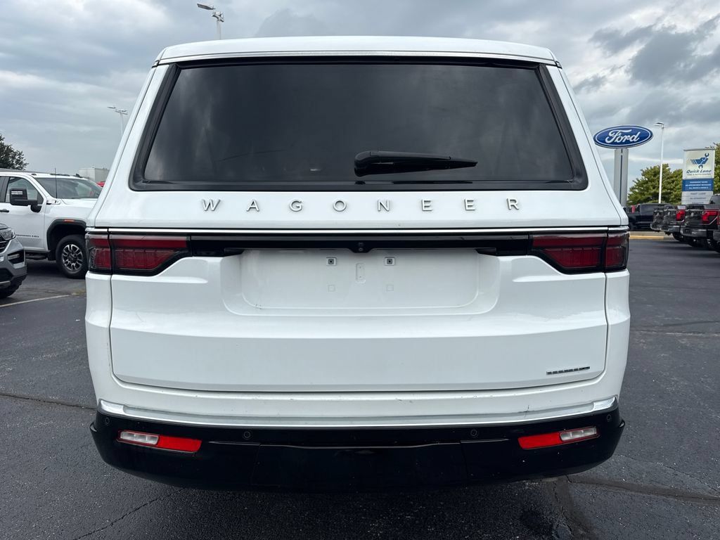 Used 2024 Jeep Wagoneer L Series II w/ Flexible Seating Group AWD/4WD image 8