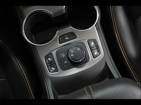 Certified 2023 GMC Terrain AT4 w/ Infotainment Package II AWD/4WD image 17