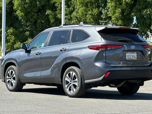 Used 2023 Toyota Highlander L image 6
