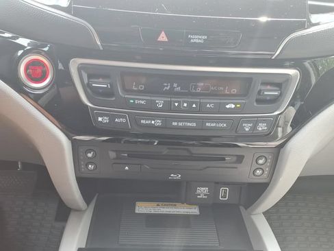 Used 2020 Honda Pilot Elite image 27
