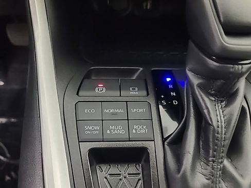 Used 2025 Toyota RAV4 XLE AWD/4WD image 36