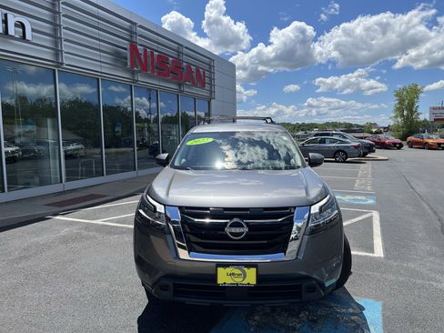 Used 2022 Nissan Pathfinder SV image 18