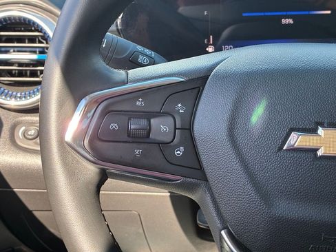 Used 2025 Chevrolet Trax LT w/ Driver Confidence Package FWD image 16