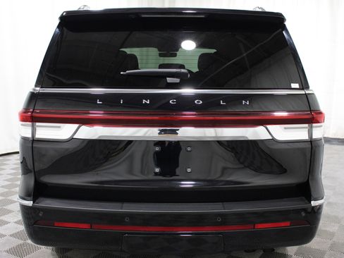 Used 2024 Lincoln Navigator Premiere AWD/4WD image 31