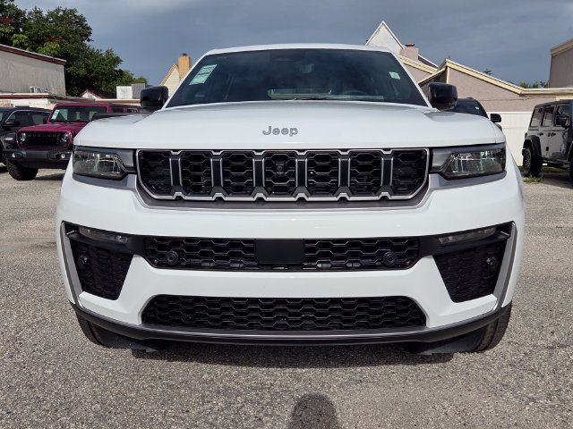 New 2026 Jeep Grand Cherokee Limited w/ Luxury Tech Group II AWD/4WD image 4