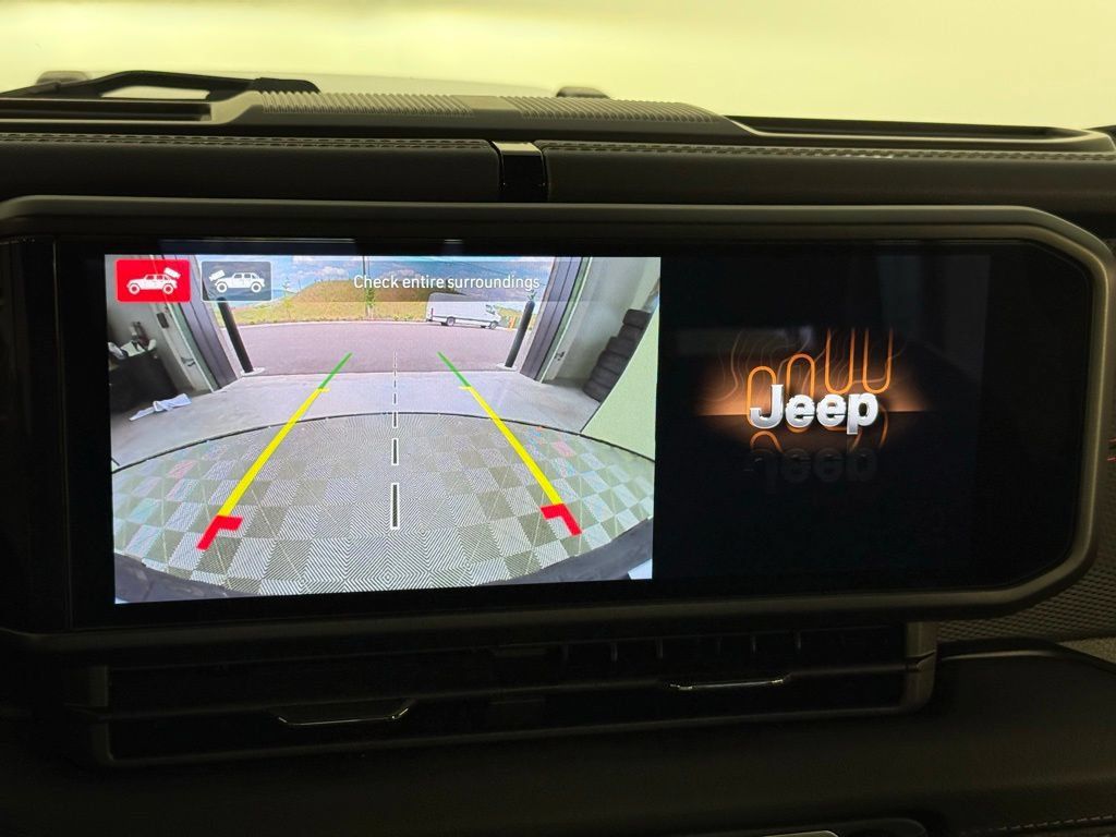 Used 2024 Jeep Wrangler Unlimited Rubicon AWD/4WD image 24