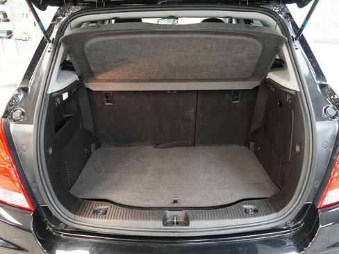 Used 2018 Chevrolet Trax LT w/ LT Convenience Package FWD image 11