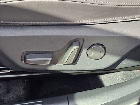 Used 2023 Kia Niro EX Touring FWD image 34