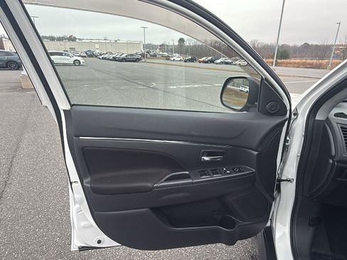 Used 2020 Mitsubishi Outlander Sport ES image 24