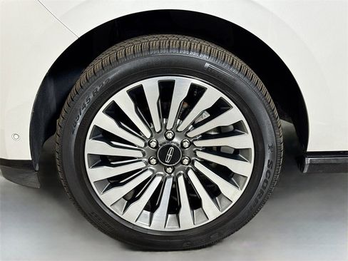 Used 2019 Lincoln Navigator L Reserve image 33