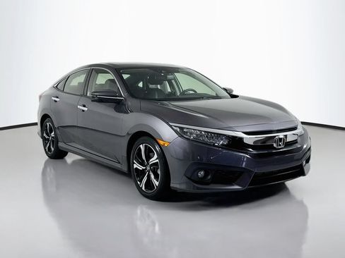 Used 2018 Honda Civic Touring image 4