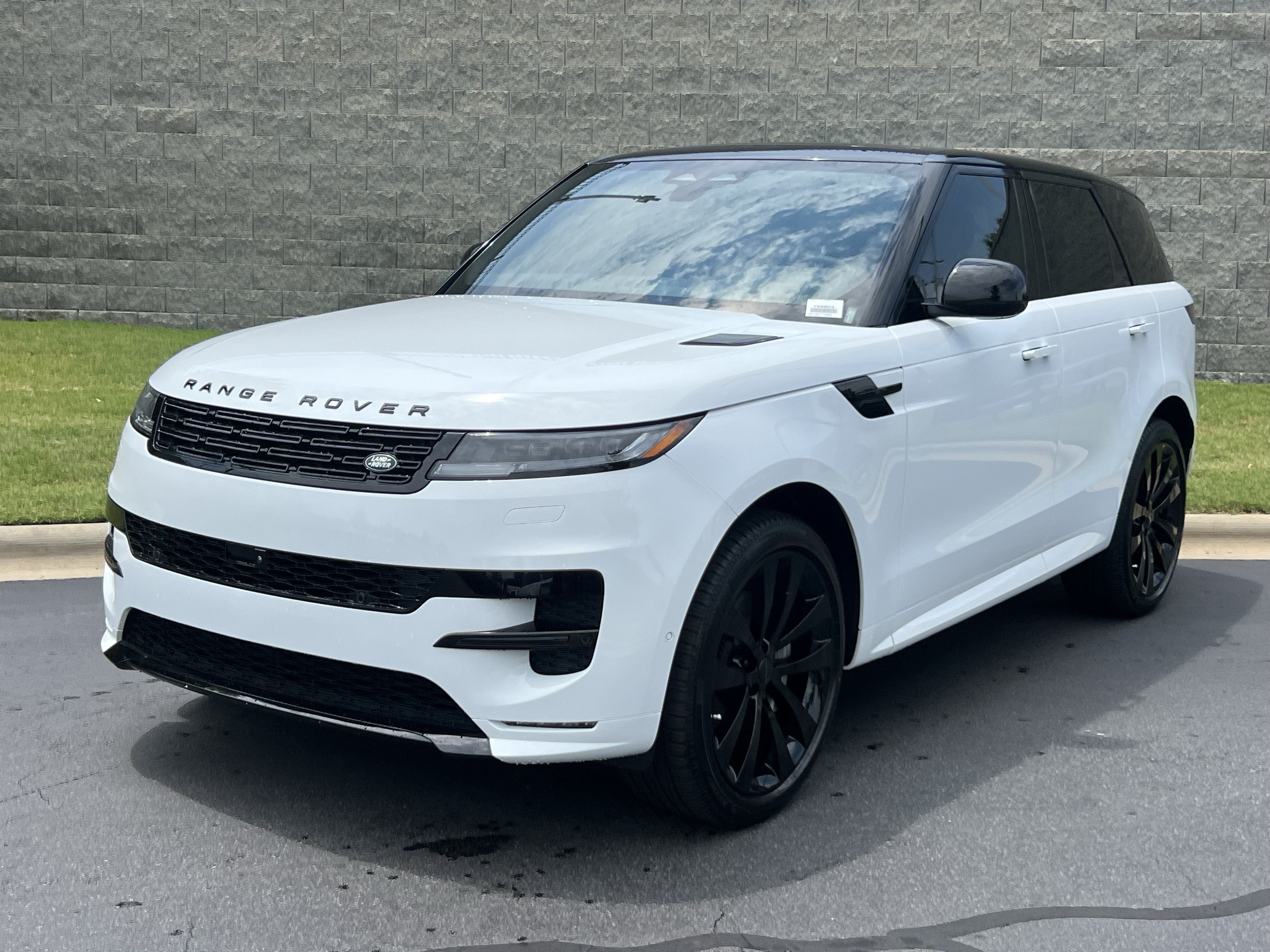 New 2026 Land Rover Range Rover Sport Dynamic SE AWD/4WD image 2