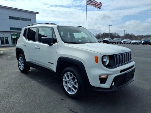 Used 2022 Jeep Renegade Latitude AWD/4WD image 7