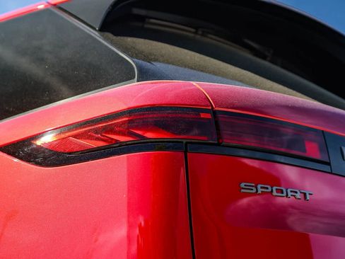 Used 2025 Land Rover Range Rover Sport image 9