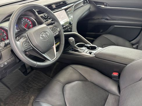 Used 2020 Toyota Camry XSE w/ Blackout Package FWD image 11
