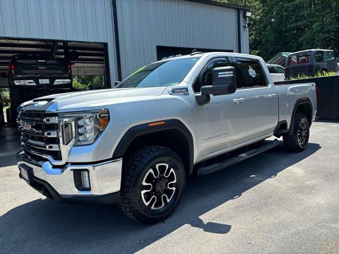 Used 2020 GMC Sierra 2500 SLE w/ SLE Value Package; AWD/4WD image 4