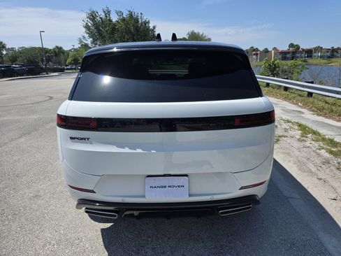 New 2026 Land Rover Range Rover Sport Dynamic SE AWD/4WD image 6