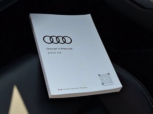 Used 2025 Audi Q3 2.0T Premium w/ Convenience Package AWD/4WD image 27