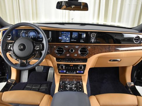 Certified 2025 Rolls-Royce Ghost AWD/4WD image 4