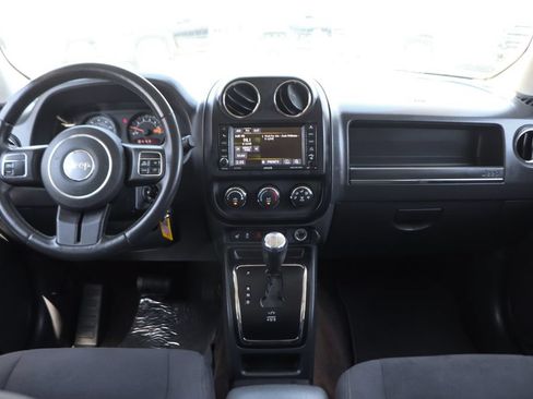 Used 2016 Jeep Patriot Latitude w/ Sun/Sound Group FWD image 25