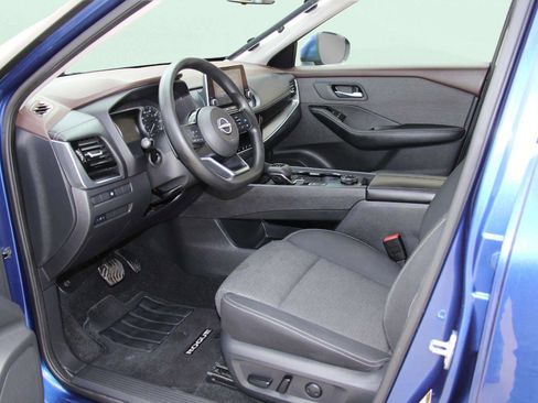 Used 2022 Nissan Rogue SV AWD/4WD image 16